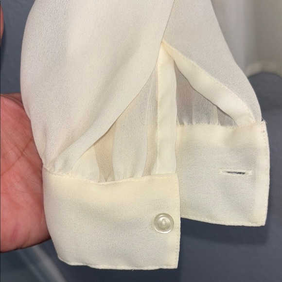 Vintage Claudia Barnes Blouse | Lace Collar & Shoulder Pads | Made in Korea - Picture 7 of 8